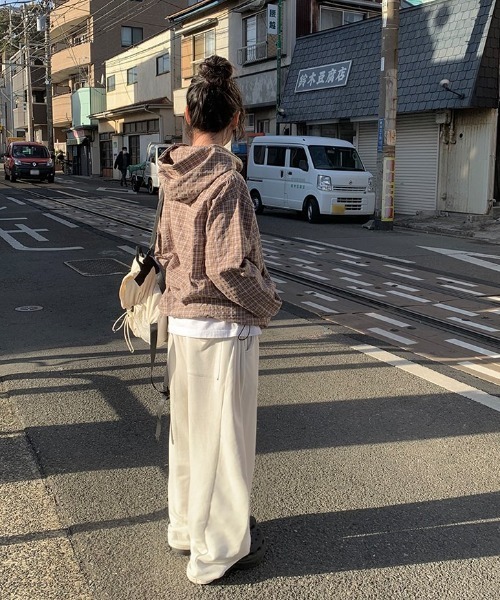 anyonemore（エニワンモア）の「サイドタック切替トレーニングパンツ（スウェットパンツ・レディース・アイボリー/グレー・FREE）」の17枚目の写真