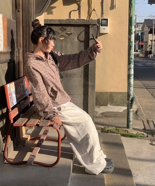 anyonemore（エニワンモア）の「サイドタック切替トレーニングパンツ（スウェットパンツ・レディース・アイボリー/グレー・FREE）」の14枚目の写真