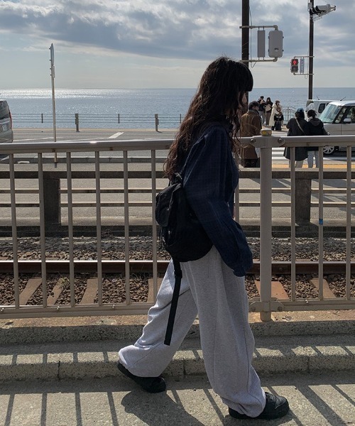 anyonemore（エニワンモア）の「サイドタック切替トレーニングパンツ（スウェットパンツ・レディース・アイボリー/グレー・FREE）」の9枚目の写真