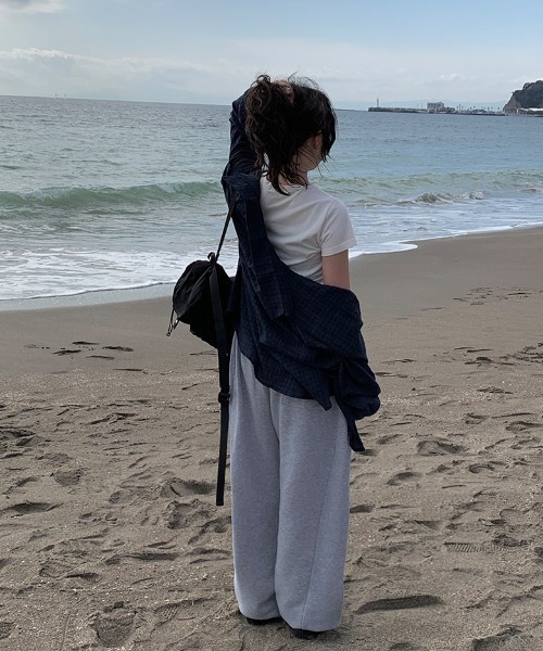 anyonemore（エニワンモア）の「サイドタック切替トレーニングパンツ（スウェットパンツ・レディース・アイボリー/グレー・FREE）」の8枚目の写真