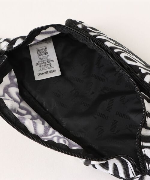 PUMA（プーマ）の「《PUMA》PUMA アカデミー AOP ウェスト バッグ（ボディバッグ/ウエストポーチ・メンズ・ブラック×ホワイト/ブラック系その他・フリー）」の5枚目の写真