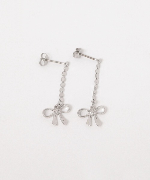 FOREVER 21（フォーエバー トゥエンティーワン）の「リボンモチーフピアス３（ピアス（両耳用）・レディース・ゴールド/シルバー・FREE）」の3枚目の写真