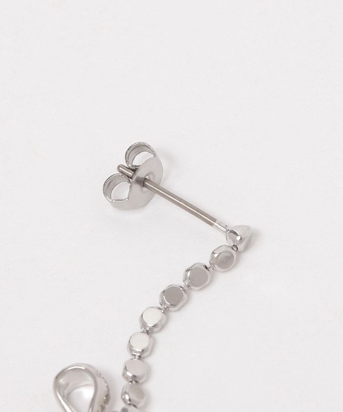 FOREVER 21（フォーエバー トゥエンティーワン）の「リボンモチーフピアス３（ピアス（両耳用）・レディース・ゴールド/シルバー・FREE）」の4枚目の写真