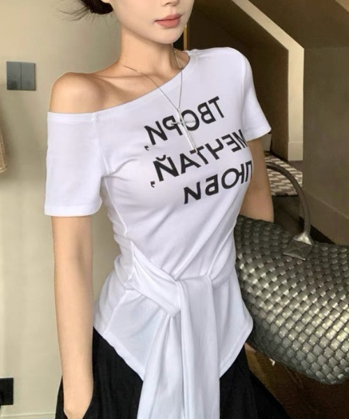 Sibra（シブラ）の「アシメオフショルダーロゴTシャツ（Tシャツ/カットソー・レディース・ホワイト/イエロー/ブラック/グレー・M）」の2枚目の写真