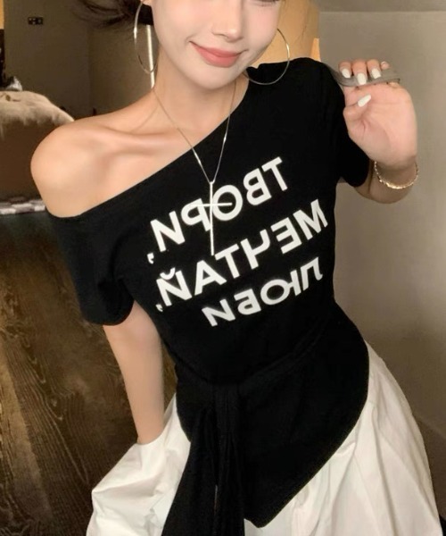 Sibra（シブラ）の「アシメオフショルダーロゴTシャツ（Tシャツ/カットソー・レディース・ホワイト/イエロー/ブラック/グレー・M）」の11枚目の写真