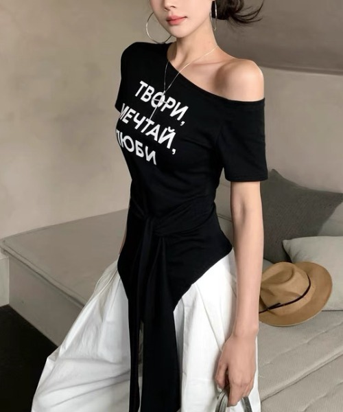 Sibra（シブラ）の「アシメオフショルダーロゴTシャツ（Tシャツ/カットソー・レディース・ホワイト/イエロー/ブラック/グレー・M）」の12枚目の写真