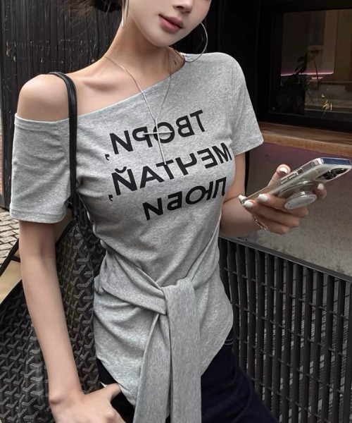 Sibra（シブラ）の「アシメオフショルダーロゴTシャツ（Tシャツ/カットソー・レディース・ホワイト/イエロー/ブラック/グレー・M）」の19枚目の写真