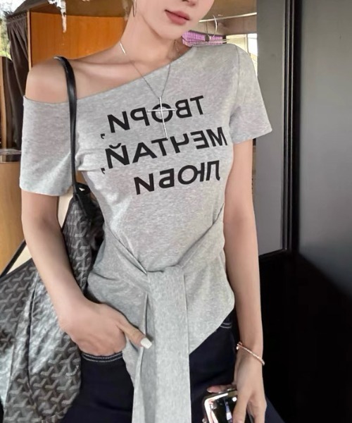 Sibra（シブラ）の「アシメオフショルダーロゴTシャツ（Tシャツ/カットソー・レディース・ホワイト/イエロー/ブラック/グレー・M）」の17枚目の写真