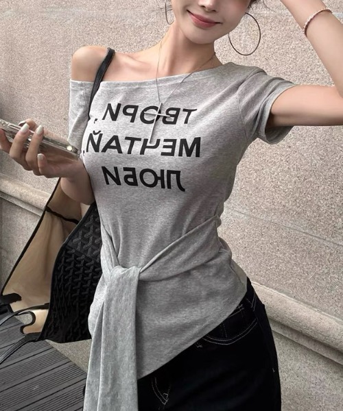 Sibra（シブラ）の「アシメオフショルダーロゴTシャツ（Tシャツ/カットソー・レディース・ホワイト/イエロー/ブラック/グレー・M）」の21枚目の写真