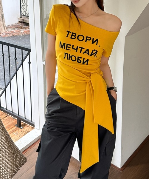 Sibra（シブラ）の「アシメオフショルダーロゴTシャツ（Tシャツ/カットソー・レディース・ホワイト/イエロー/ブラック/グレー・M）」の6枚目の写真