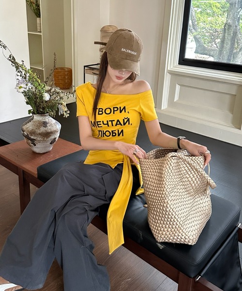 Sibra（シブラ）の「アシメオフショルダーロゴTシャツ（Tシャツ/カットソー・レディース・ホワイト/イエロー/ブラック/グレー・M）」の9枚目の写真