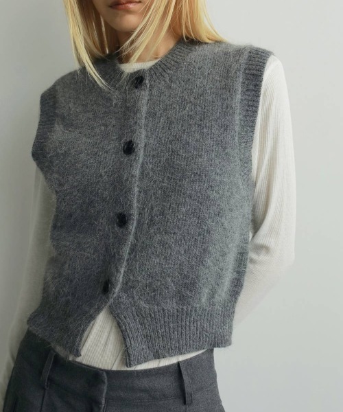 bocho　　ànuke アンヌークCrewneck BottonVest anuke（アンヌーク）の「anuke Crewneck Botton Vest クルーネック
