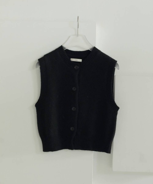 anuke（アンヌーク）の「anuke Crewneck Botton Vest クルーネック