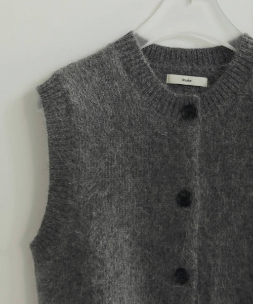 値下【anuke】 Crewneck Botton Vest グレー anuke（アンヌーク）の「anuke Crewneck Botton Vest クルーネック