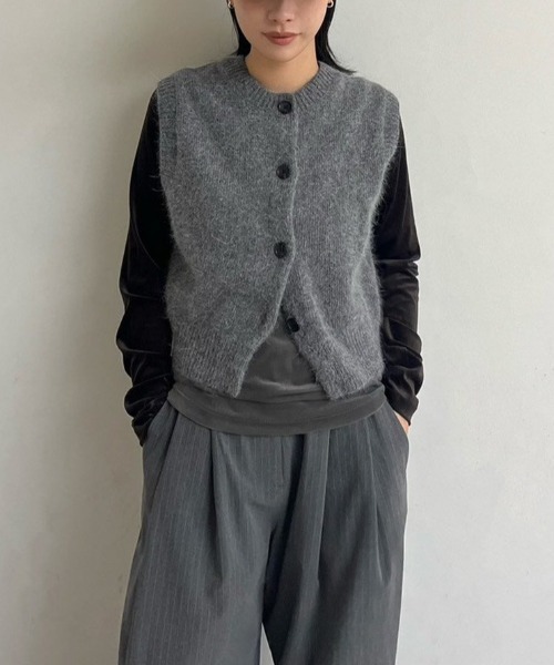 本日限定値下⭐︎anuke　Crewneck Botton Vest グレー anuke（アンヌーク）の「anuke Crewneck Botton Vest クルーネック