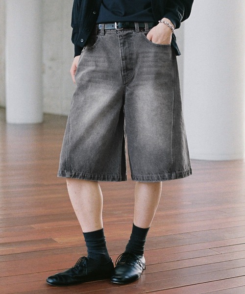WYM LIDNM（ウィム バイ リドム）の「CURVED SEAM DENIM WIDE SHORTS（その他パンツ・メンズ・グレー/ブラック・S/M/L）」の5枚目の写真