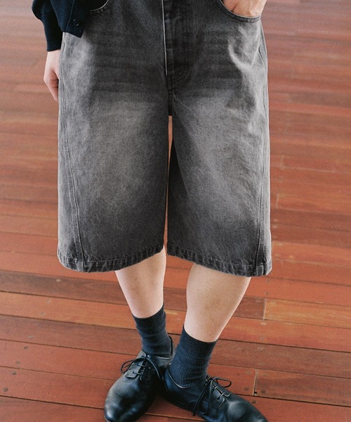 WYM LIDNM（ウィム バイ リドム）の「CURVED SEAM DENIM WIDE SHORTS（その他パンツ・メンズ・グレー/ブラック・S/M/L）」の14枚目の写真