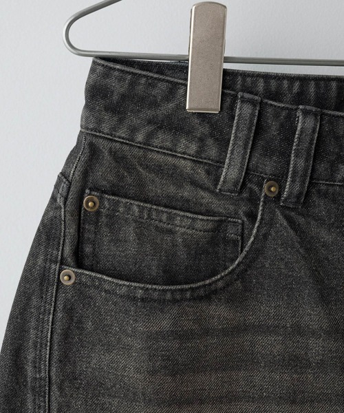 WYM LIDNM（ウィム バイ リドム）の「CURVED SEAM DENIM WIDE SHORTS（その他パンツ・メンズ・グレー/ブラック・S/M/L）」の17枚目の写真