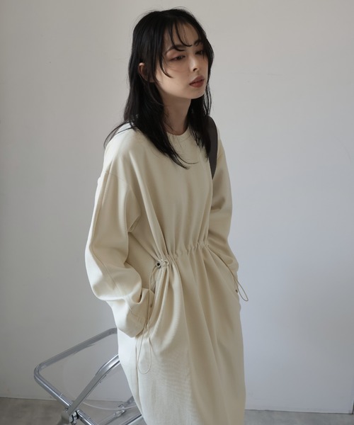 Girly Doll(ガーリードール)の「ウエストドロストノーカラーワンピース(ワンピース・レディース・オフホワイト/ダークグレー・F)」の15枚目の写真