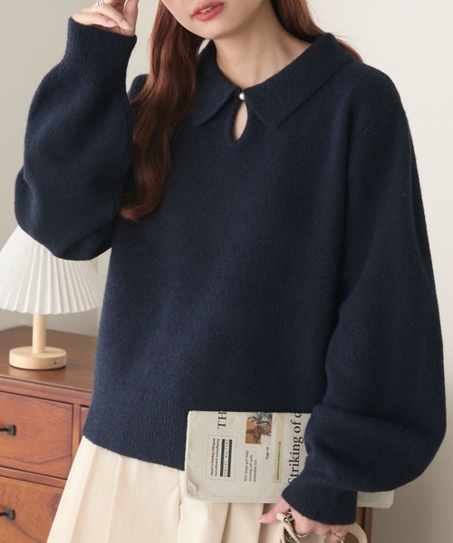 BONLECILL(ボンルシール)の「【ふわふわメレンゲニット】パールボタンボリュームスリーブポロニット(ニット/セーター・レディース・ネイビー/ブラック/アイボリー/レッド/グリーン・FREE)」の5枚目の写真