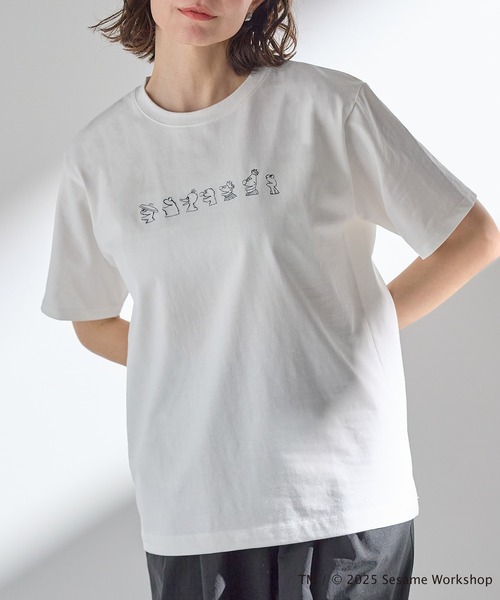 for/c(フォーシー)の「SESAME STREET / Tシャツ(UNISEX)【サスティナブル】(Tシャツ/カットソー・レディース・オフホワイト/スミクロ・4/3/2/1)」の2枚目の写真