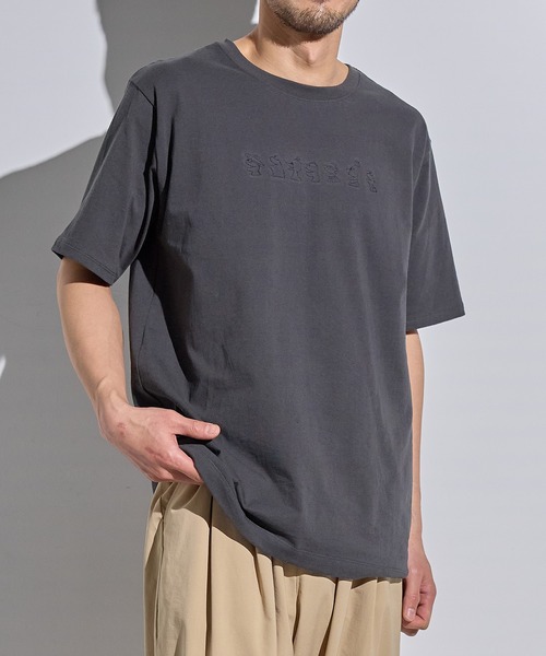 for/c(フォーシー)の「SESAME STREET / Tシャツ(UNISEX)【サスティナブル】(Tシャツ/カットソー・レディース・オフホワイト/スミクロ・4/3/2/1)」の1枚目の写真