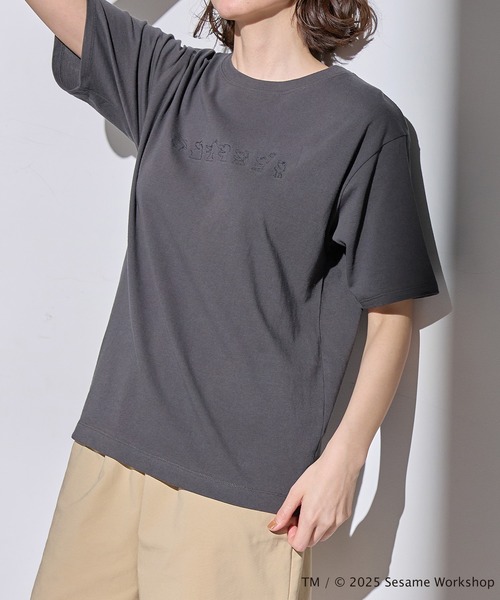 for/c(フォーシー)の「SESAME STREET / Tシャツ(UNISEX)【サスティナブル】(Tシャツ/カットソー・レディース・オフホワイト/スミクロ・4/3/2/1)」の17枚目の写真