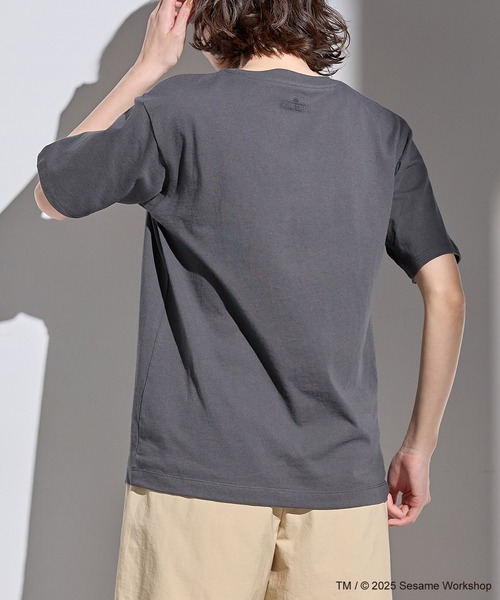 for/c(フォーシー)の「SESAME STREET / Tシャツ(UNISEX)【サスティナブル】(Tシャツ/カットソー・レディース・オフホワイト/スミクロ・4/3/2/1)」の20枚目の写真