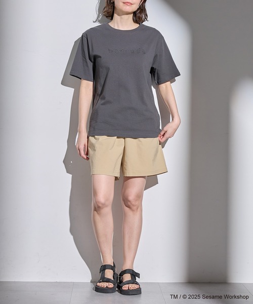 for/c(フォーシー)の「SESAME STREET / Tシャツ(UNISEX)【サスティナブル】(Tシャツ/カットソー・レディース・オフホワイト/スミクロ・4/3/2/1)」の21枚目の写真