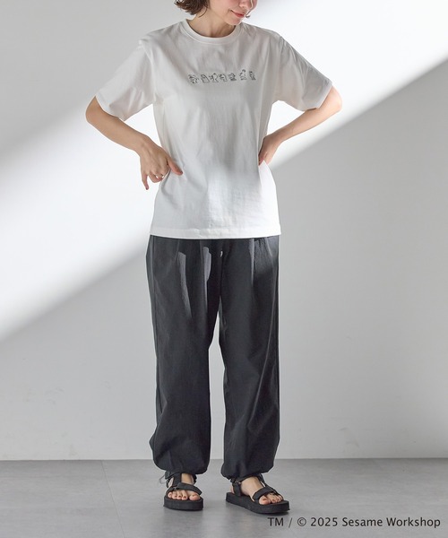 for/c(フォーシー)の「SESAME STREET / Tシャツ(UNISEX)【サスティナブル】(Tシャツ/カットソー・レディース・オフホワイト/スミクロ・4/3/2/1)」の7枚目の写真