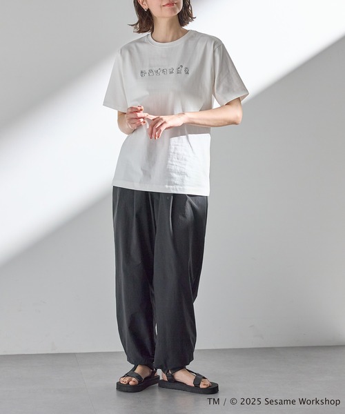 for/c(フォーシー)の「SESAME STREET / Tシャツ(UNISEX)【サスティナブル】(Tシャツ/カットソー・レディース・オフホワイト/スミクロ・4/3/2/1)」の8枚目の写真