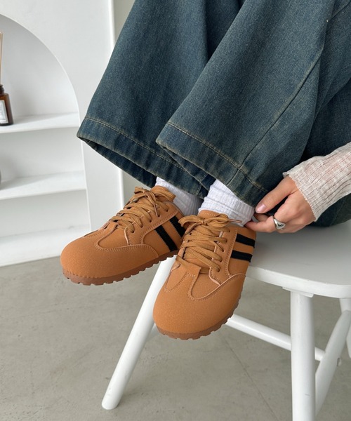 CLEA（クレア）の「スウェードタッチサボスニーカー（スニーカー・レディース・ブラウン/ベージュ/イエロー・23.5cm/24.5cm）」の9枚目の写真