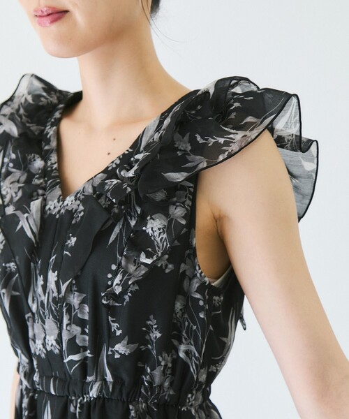 Jayro(ジャイロ)の「花柄フリルワンピース(ワンピース・レディース・ホワイト系その他2/ブラック/グレー系その他・M)」の22枚目の写真