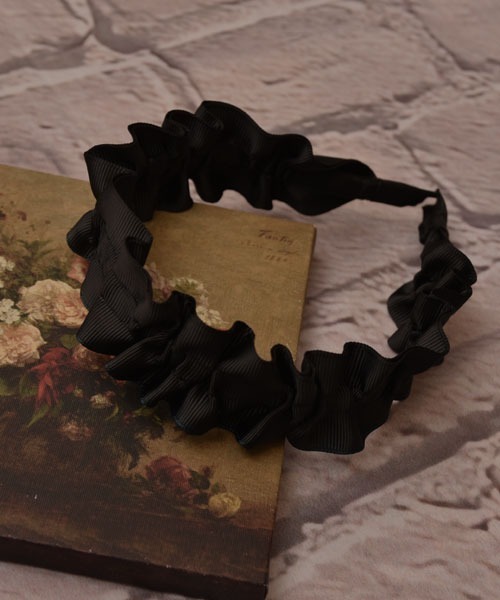 VIBGYOR Women（ヴィブジョー　ウィメン）の「【resonance】フリルデザイン ブラック ギャザー カチューシャ（カチューシャ・レディース・ブラック・FREE）」の4枚目の写真