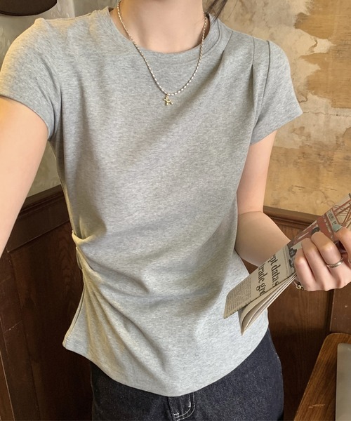 Lace Ladies(レースレディース)の「クルーネック 肩タック サイドギャザー フレンチスリーブ Tシャツ(Tシャツ/カットソー・レディース・アイボリー/ブラック/グレー・M/XL)」の3枚目の写真
