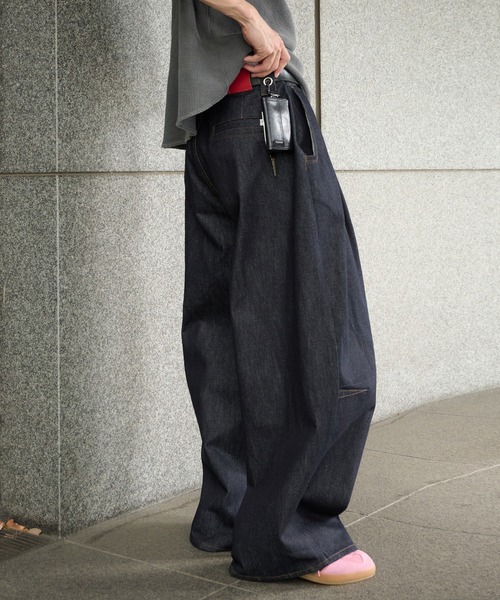 Perushu(ペルーシュ)の「ハトメループリジットワイドタックデニム(デニムパンツ・メンズ・インディゴブルー/ブラック・SMALL/MEDIUM/LARGE)」の20枚目の写真