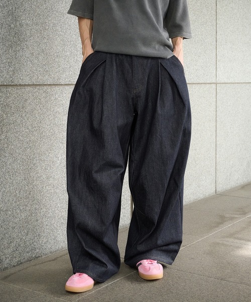 Perushu(ペルーシュ)の「ハトメループリジットワイドタックデニム(デニムパンツ・メンズ・インディゴブルー/ブラック・SMALL/MEDIUM/LARGE)」の19枚目の写真