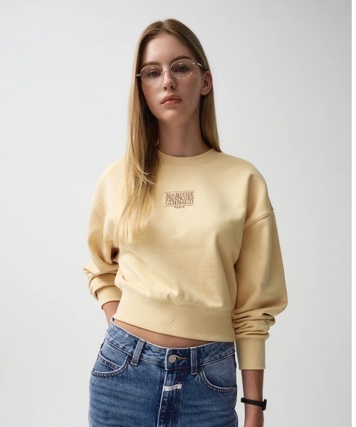 MARITHE + FRANCOIS GIRBAUD（マリテフランソワジルボー）の「W NEW CLASSIC LOGO SWEATSHIRT（スウェット・レディース・ブルー/ブラック/ベージュ・SMALL/MEDIUM）」の2枚目の写真