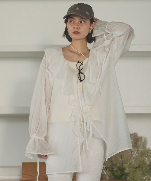 loin nuit（ロワンニュイ）の「choker ruffle sheer blouse / チョーカーラッフルシアーブラウス（シャツ/ブラウス・レディース・イエロー/ホワイト/ブラック/ピンク・FREE）」の2枚目の写真