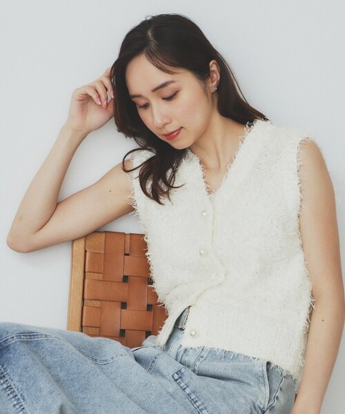 index（インデックス）の「《Can Cam掲載》フリンジシャギーコンパクトベスト【洗濯機洗い可】（ベスト・レディース・パープル/ブラック/オフホワイト・40/38/42）」の2枚目の写真