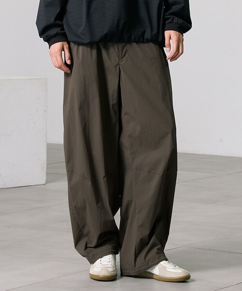 PUBLIC TOKYO（パブリックトウキョウ）の「ユーティリティイージーパンツ（その他パンツ・メンズ・ダークブラウン/ブラック・2/1）」の7枚目の写真