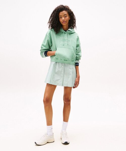 tommy jeans(トミー ジーンズ)の「ボクシークロップドバーシティパーカー(スウェット・レディース・エメラルド/ホワイト・X-SMALL/SMALL/MEDIUM)」の7枚目の写真