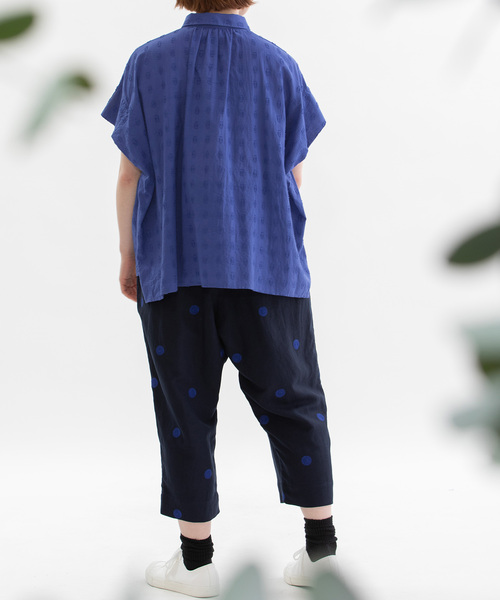 nop de nod（ノップドゥノッド）の「ドビーガーゼショルダータック丸衿シャツ（シャツ/ブラウス・レディース・ダークブルー/オフホワイト/ブラック・M）」の15枚目の写真