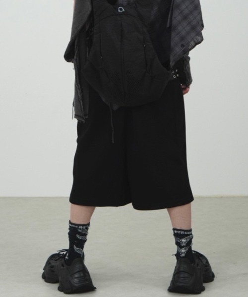 Never mind the XU / Chikashitsu+(ネバーマインド ザ エックスユー / チカシツプラス)の「【Nerd out XU】straight loose sweat shorts / 【ナードアウトエックスユー】ストレートルーズワイドスウェットハーフパンツ(スウェットパンツ・メンズ・グレー/ブラック・M/XL)」の8枚目の写真