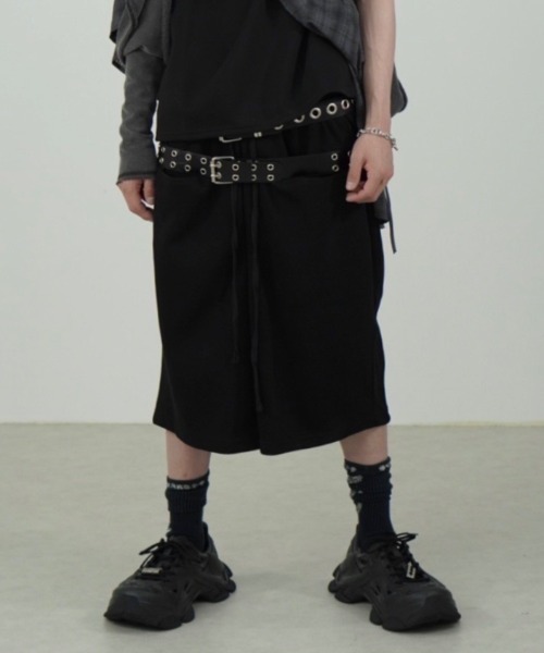 Never mind the XU / Chikashitsu+(ネバーマインド ザ エックスユー / チカシツプラス)の「【Nerd out XU】straight loose sweat shorts / 【ナードアウトエックスユー】ストレートルーズワイドスウェットハーフパンツ(スウェットパンツ・メンズ・グレー/ブラック・M/XL)」の6枚目の写真