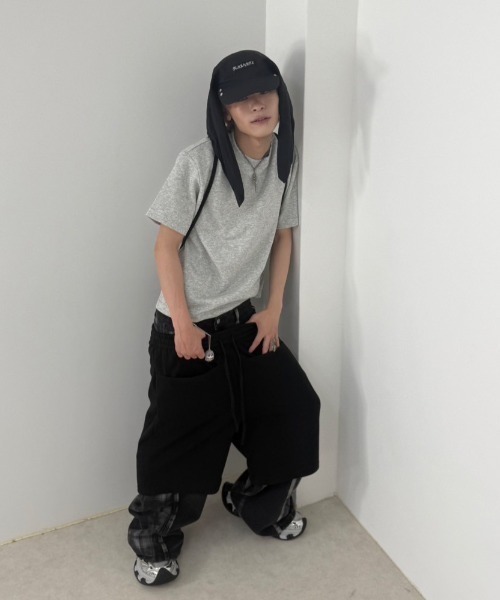 Never mind the XU / Chikashitsu+(ネバーマインド ザ エックスユー / チカシツプラス)の「【Nerd out XU】straight loose sweat shorts / 【ナードアウトエックスユー】ストレートルーズワイドスウェットハーフパンツ(スウェットパンツ・メンズ・グレー/ブラック・M/XL)」の4枚目の写真