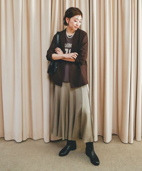 le.coeur blanc(ルクールブラン)の「《手洗い可能》フィブリルサテンパネルプリーツスカート(スカート・レディース・ベージュ/チャコールグレー・38)」の4枚目の写真