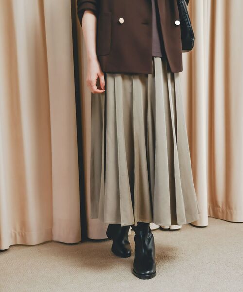 le.coeur blanc(ルクールブラン)の「《手洗い可能》フィブリルサテンパネルプリーツスカート(スカート・レディース・ベージュ/チャコールグレー・38)」の6枚目の写真