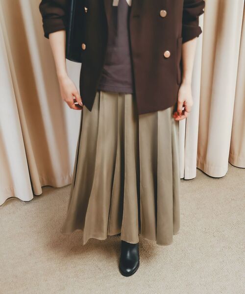 le.coeur blanc(ルクールブラン)の「《手洗い可能》フィブリルサテンパネルプリーツスカート(スカート・レディース・ベージュ/チャコールグレー・38)」の7枚目の写真