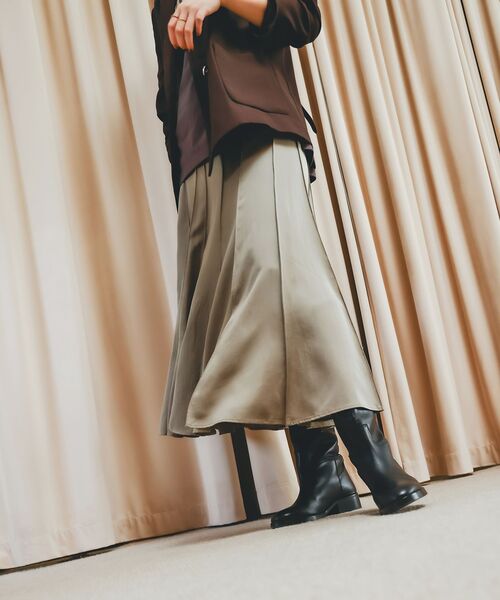 le.coeur blanc(ルクールブラン)の「《手洗い可能》フィブリルサテンパネルプリーツスカート(スカート・レディース・ベージュ/チャコールグレー・38)」の8枚目の写真